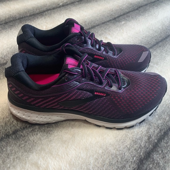 brooks ghost 12 womens black hollyhock pink